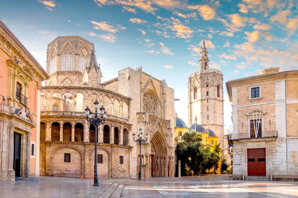 holiway travel valencia katedrali genel gorunum