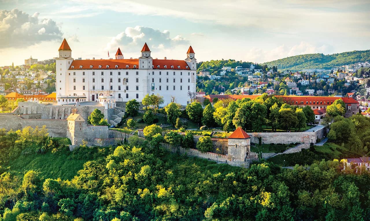 Orta Avrupa'nın Altın Üçgeni Cesky Krumlov & Bratislava & Pandorf Outlet Turları Dahil Ajet HY ile Promosyon 7 Gece 8 Gün (BUD-PRG)