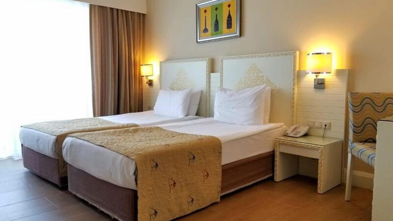 Crystal Admiral Resort Suites & Spa