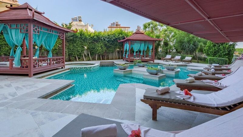 Crystal Admiral Resort Suites & Spa