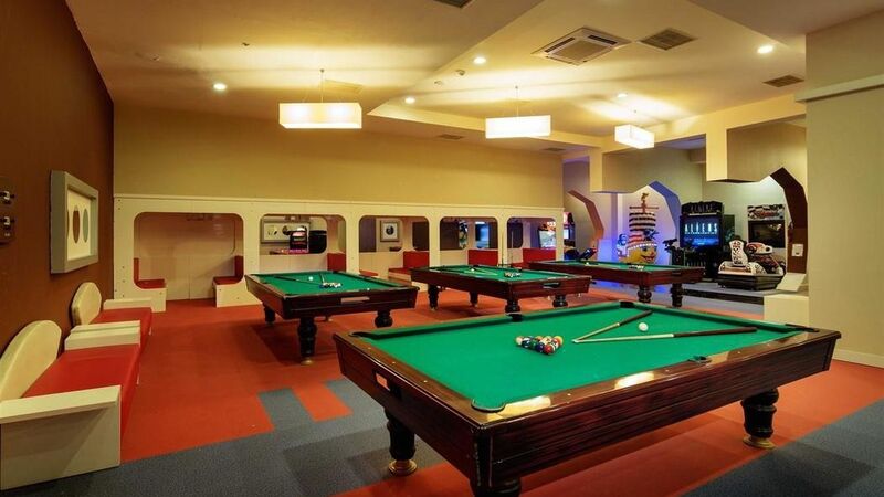 Crystal Admiral Resort Suites & Spa