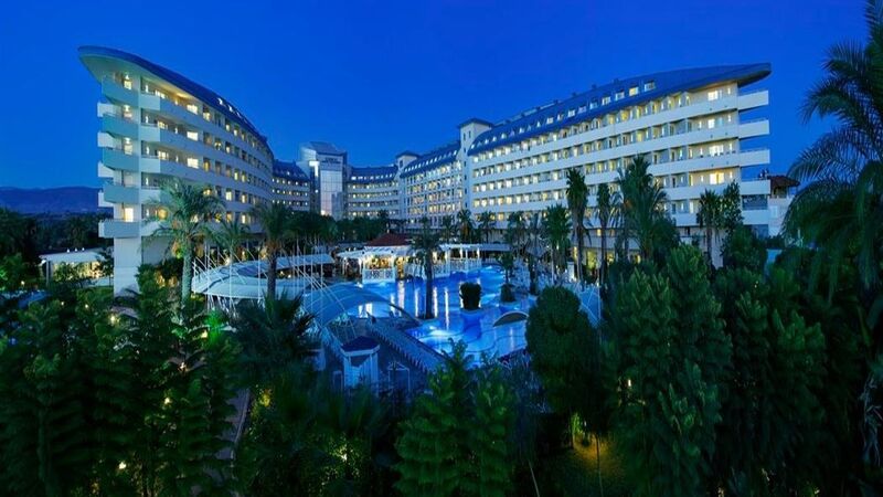 Crystal Admiral Resort Suites & Spa