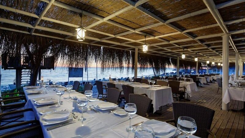 Crystal Admiral Resort Suites & Spa