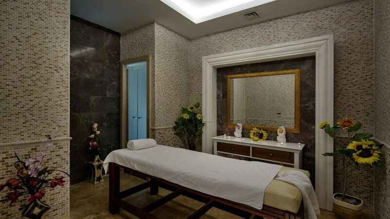 Crystal Admiral Resort Suites & Spa