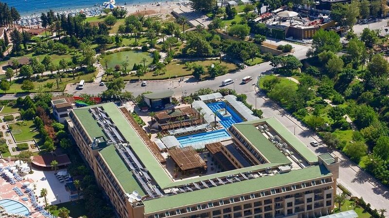 Crystal De Luxe Hotel