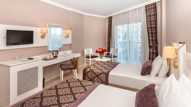 Serenis Hotel