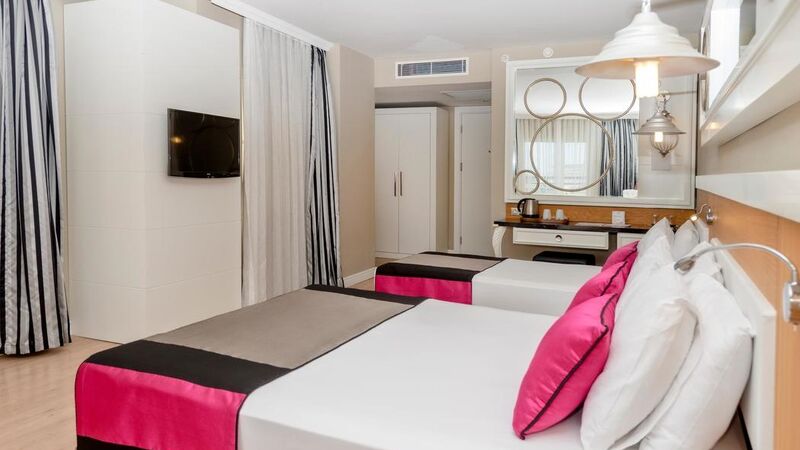 Serenis Hotel