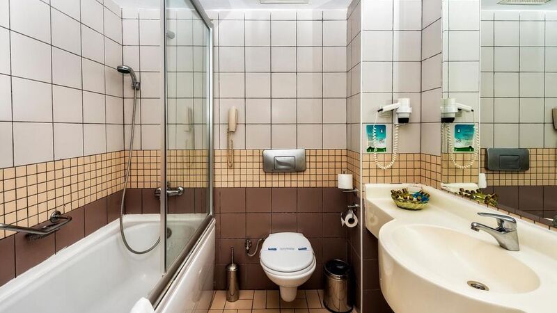 Serenis Hotel