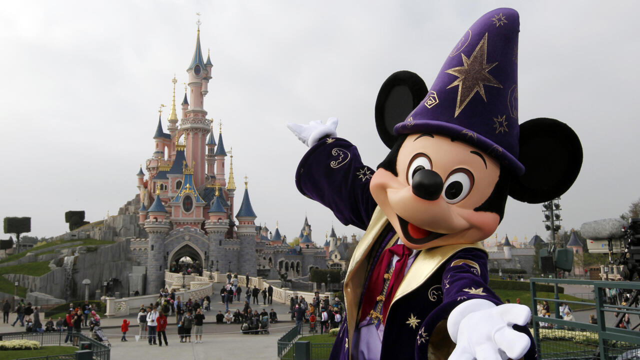 Paris & Disneyland Turu Pegasus Havayolları ile 4 Gece 5 Gün (ORY-ORY) IS001 - Akşam Dönüş
